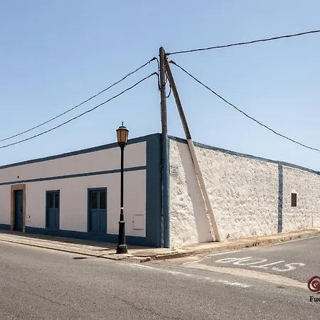 Casa Emblemática Casa Del Cuartel * La Oliva